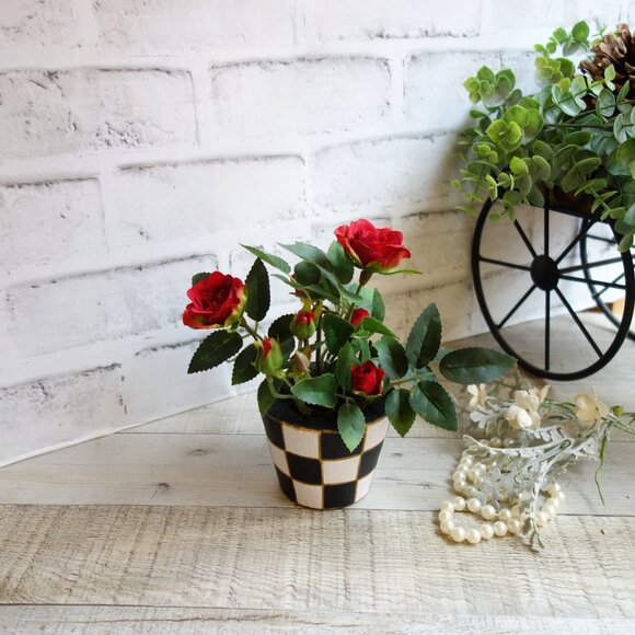 Checked Flower Pot Checks and Roses Decor Buffalo Check Flower Pot - Picture 3 of 7